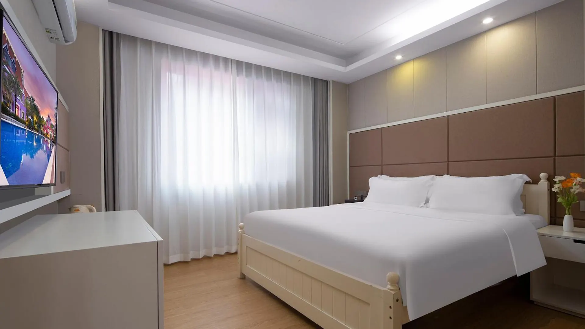 Comfort Sanya Oak Manor Hotel 3*,  China